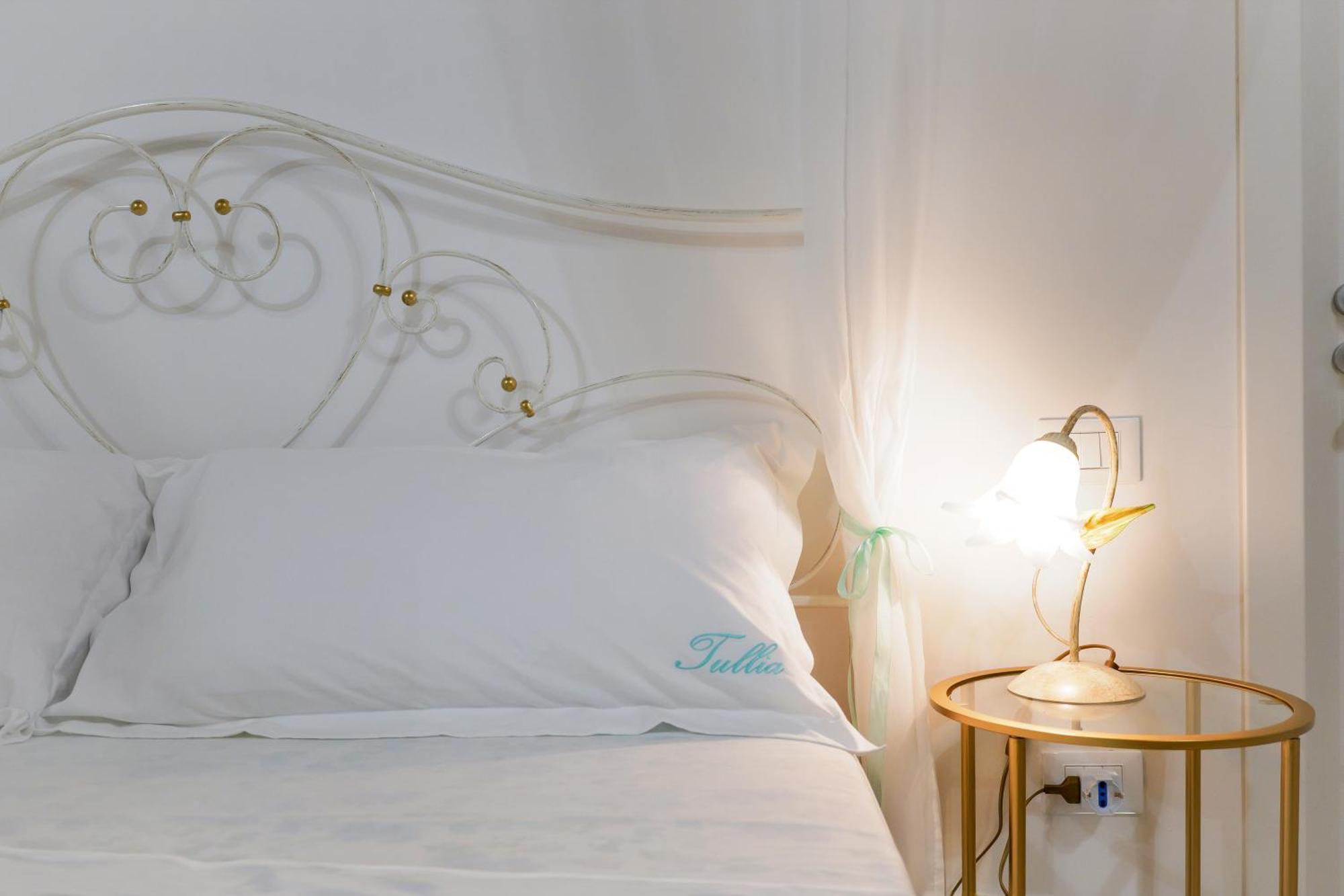 Tullia -intera Casa-