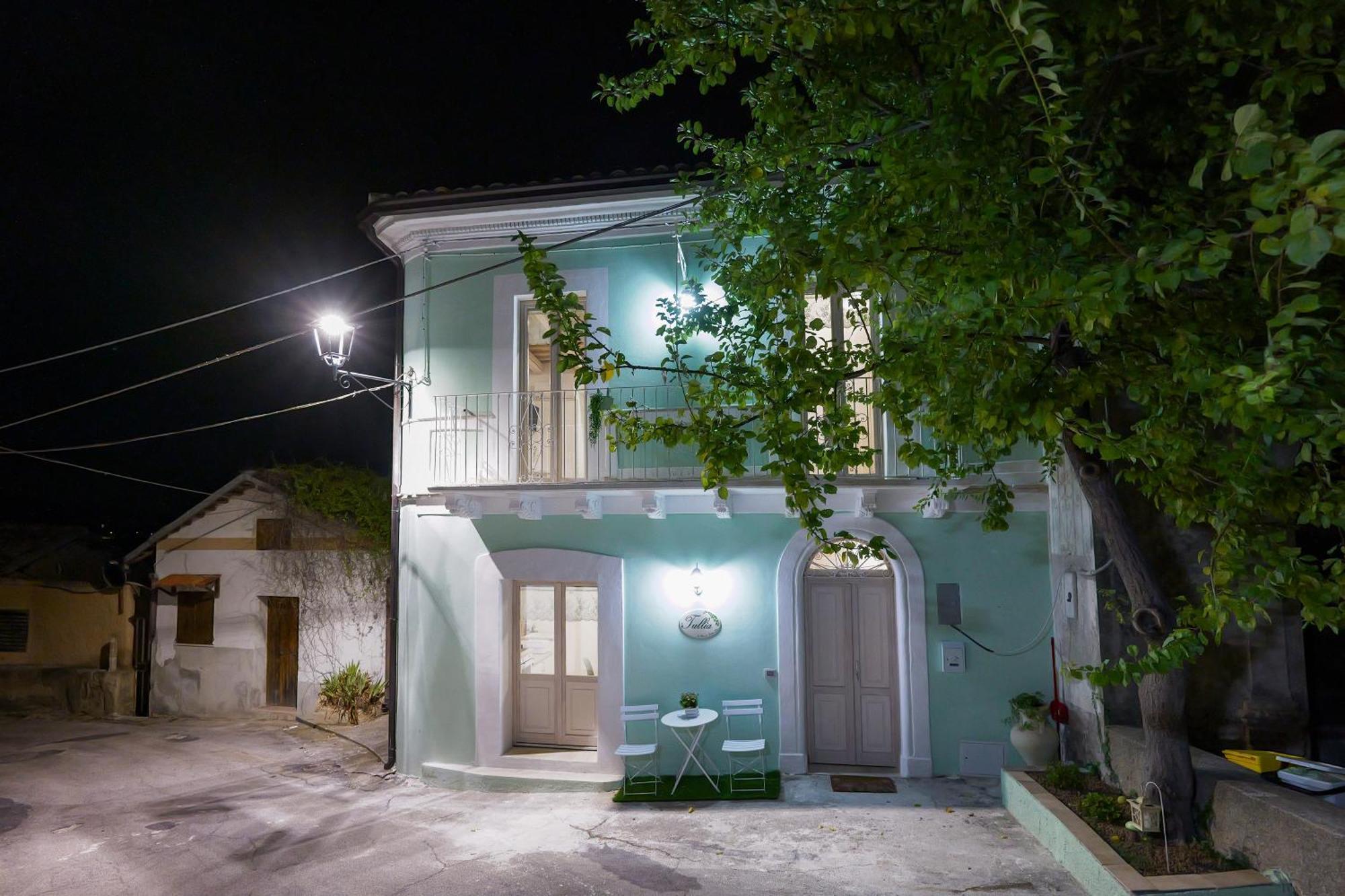 Tullia -intera Casa- Holiday home *
